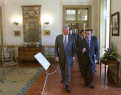 After the US-EU Summit Meeting in the Throne Room of Queluz Palace,  President Clinton walks with Prime Minister Guterres to the Ambassador's Room for a US-EU working lunch.