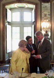 Secretary Albright, Prime Minister Guterres, and President Clinton discuss some issues prior to the US-EU working lunch.