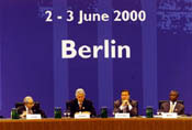 The President makes remakes during the Progressive Governance Conference.  Also pictured left to right: left is Italian Prime Minister Giuliano Amato, German Chancellor Schroeder, and South African President Mbeki.