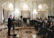 President Clinton and President Kuchma attend a joint press conference in Kiev.