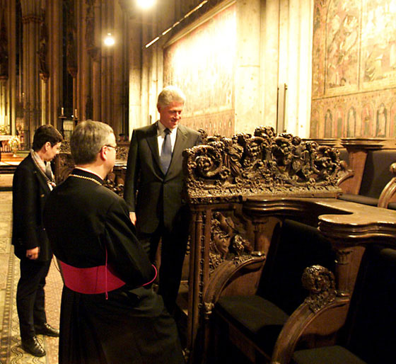 After a working dinner at the Römisch-Germanisches Museum, the President stops for a brief tour of the Cathedral of Cologne.